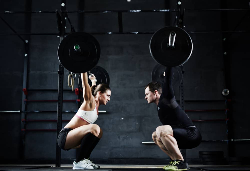 Por qué deberías utilizar muñequeras si practicas CrossFit o entrenas con  pesas